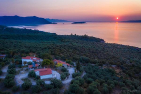 SIX INDEPENDENT HOUSES BY THE sea